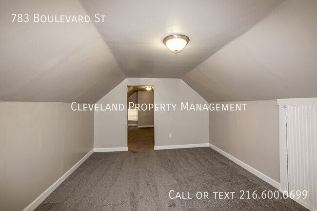 Building Photo - 783 Boulevard St