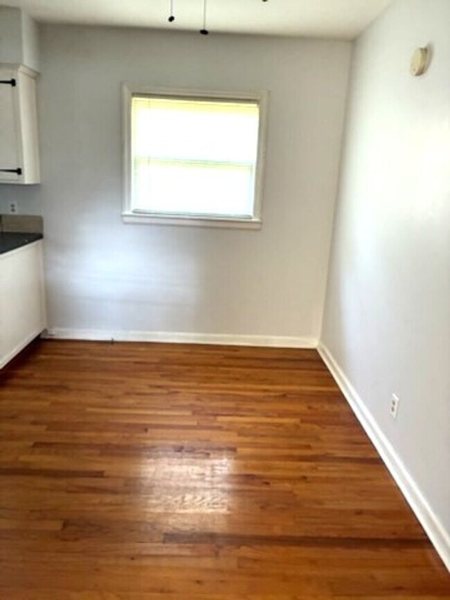 Building Photo - 275 Nightingale Dr