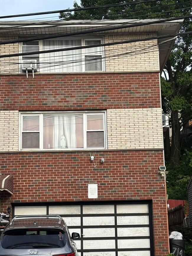 Building Photo - 714 Liberty Ave