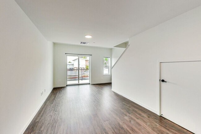 Building Photo - The Paloma