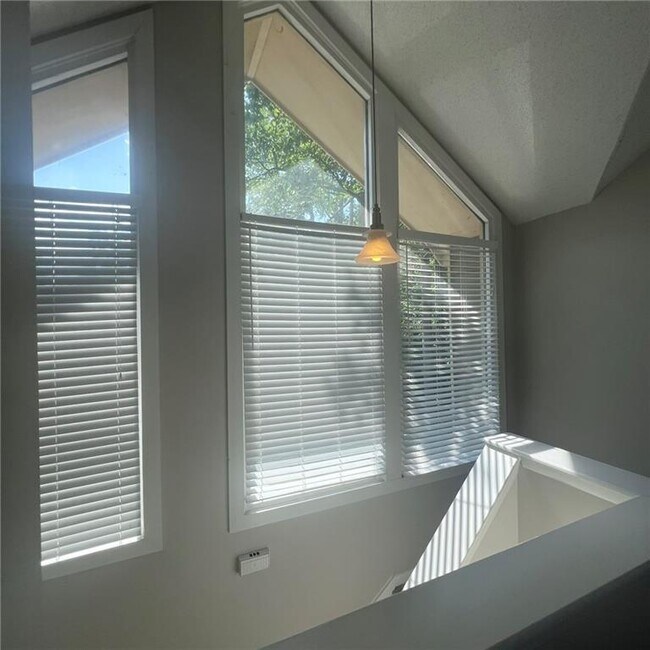 Building Photo - 3045 Steeplechase Dr