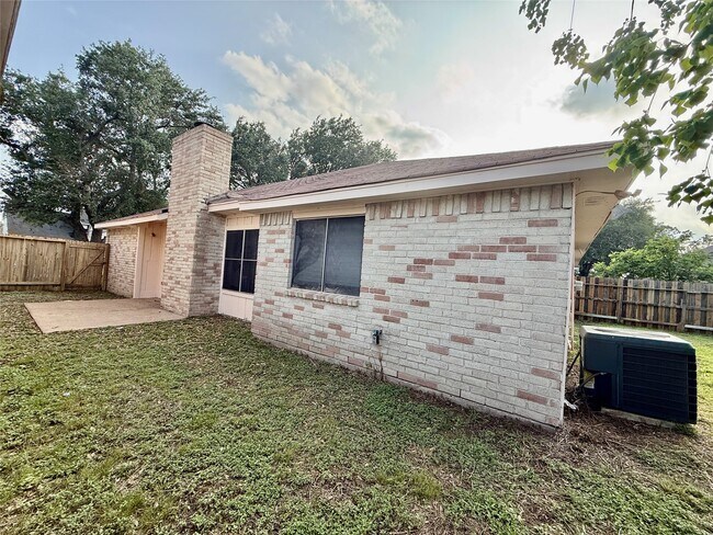 Building Photo - 8322 Sandy Glen Ln