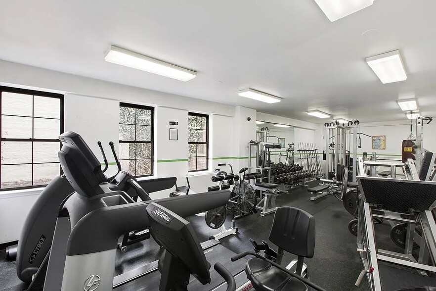 Building Photo - 222 E 14th St