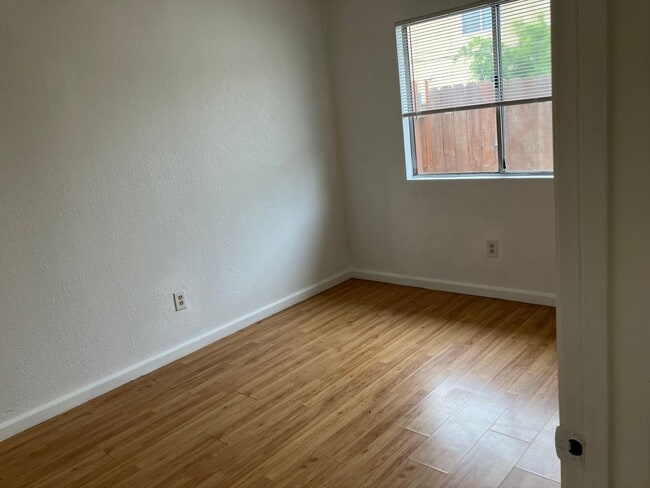 Building Photo - W 13th