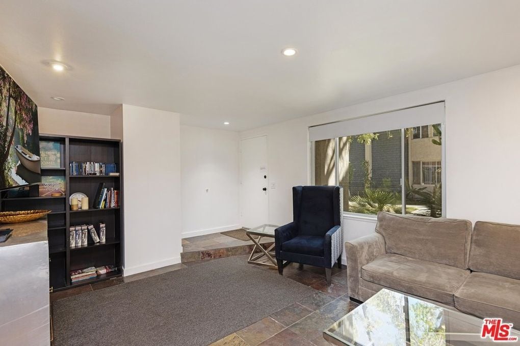 Building Photo - 2230 N Indian Canyon Dr