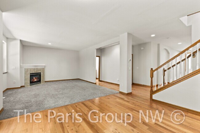 Building Photo - Beautiful Central Bothell Home. Great Floor Plan! Open Lvg Spaces, Office, Bonus Room  + XL Bedro...
