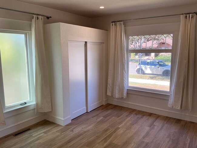 Building Photo - Beautiful 4 Bedroom 2 Bath Home in Old Tow...