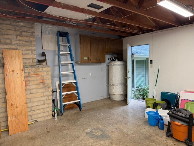 Building Photo - Beautiful 4 bedroom, 3 bathroom home in Eugene! MOVE IN SPECIAL!