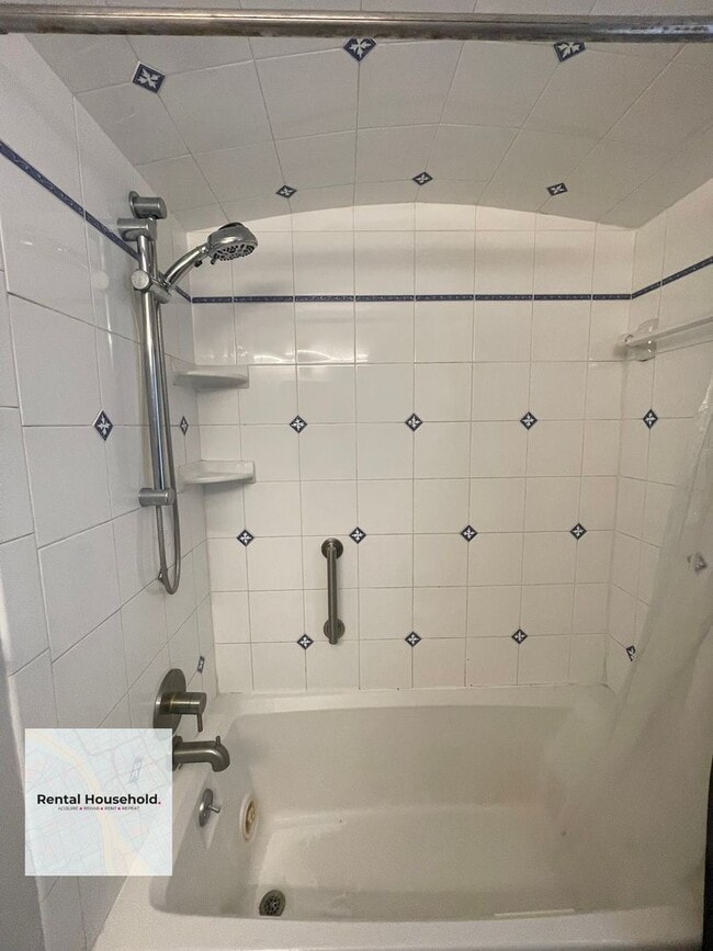 Building Photo - Stunning 3 Bedroom Oasis in Livonia-Move-In Ready!!