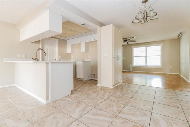 Building Photo - 8120 Blue Finch Way