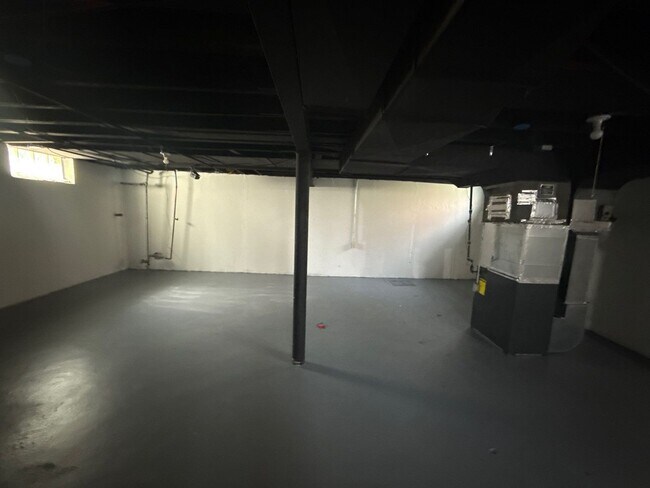 Building Photo - Renovated 3-Bedroom Home – We Welcome Sect...