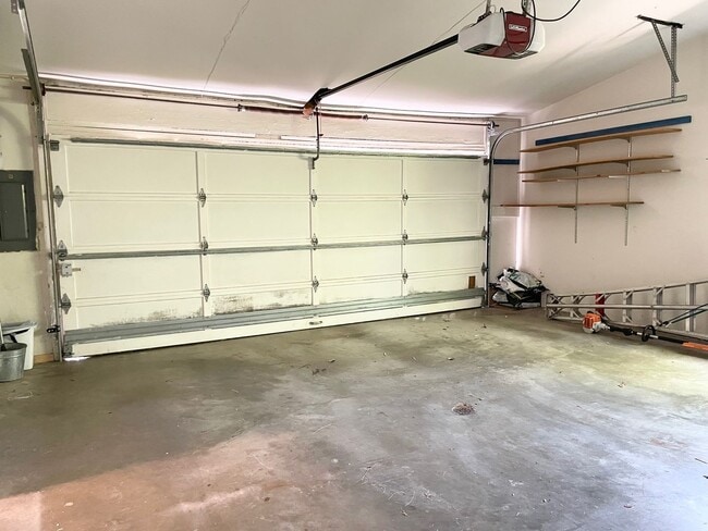 Building Photo - Beautifully Remodeled 5 Bed 2.75 Bath Home in Eastgate