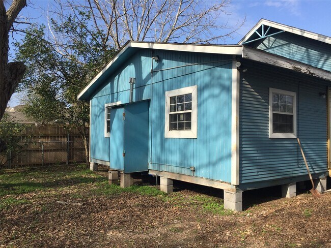 Building Photo - 310 Foerster St