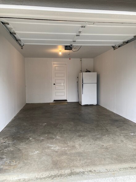 Building Photo - 620 27th Ave SE