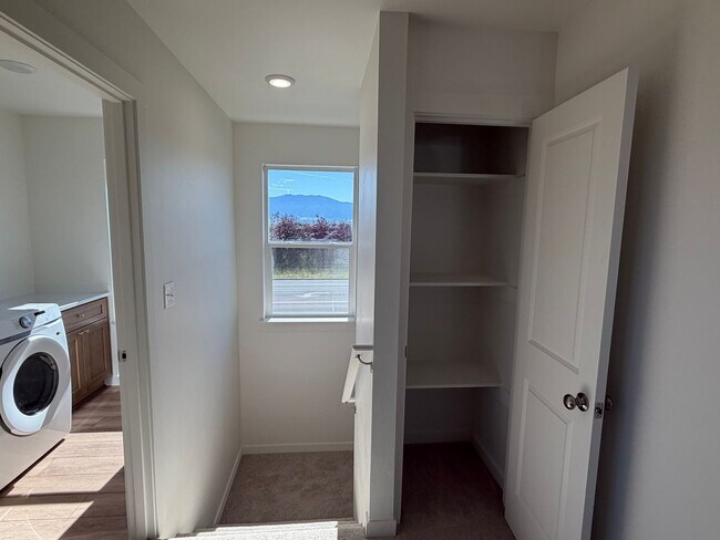Building Photo - 830 Spaniel Ln
