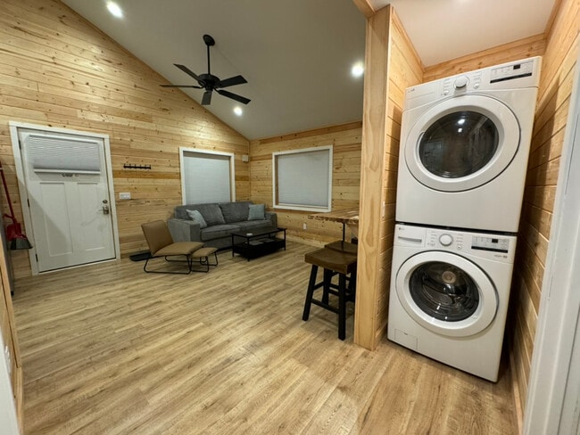 Building Photo - 48561 Rustic Ave