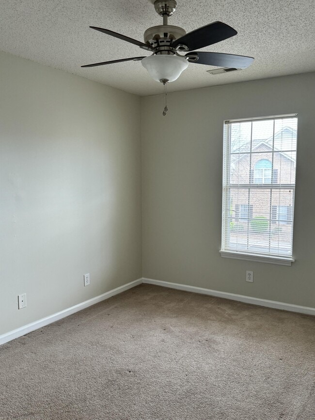 Building Photo - 2932 Mulberry Ln