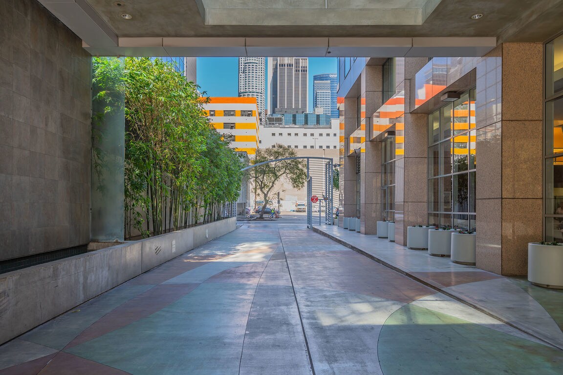 Building entrance - 801 S Grand Ave