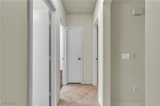 Building Photo - 11076 Zampino St