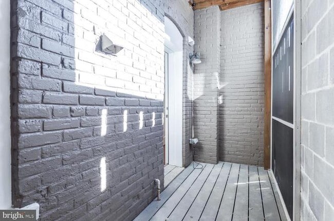 Building Photo - 30 Hanover Pl NW