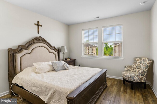 Building Photo - 18 Rome Wy