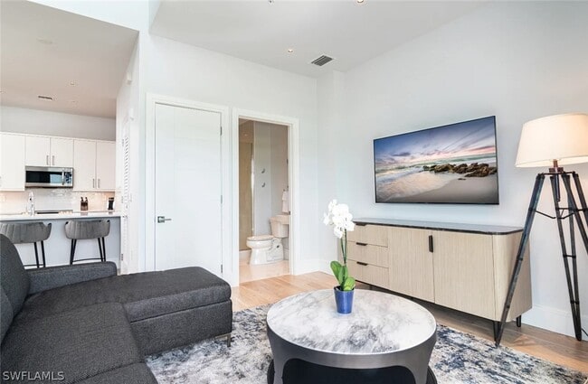 Building Photo - 101 8th St S