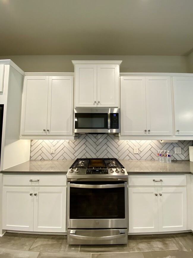 Building Photo - 7043 Coneflower Creek Ct