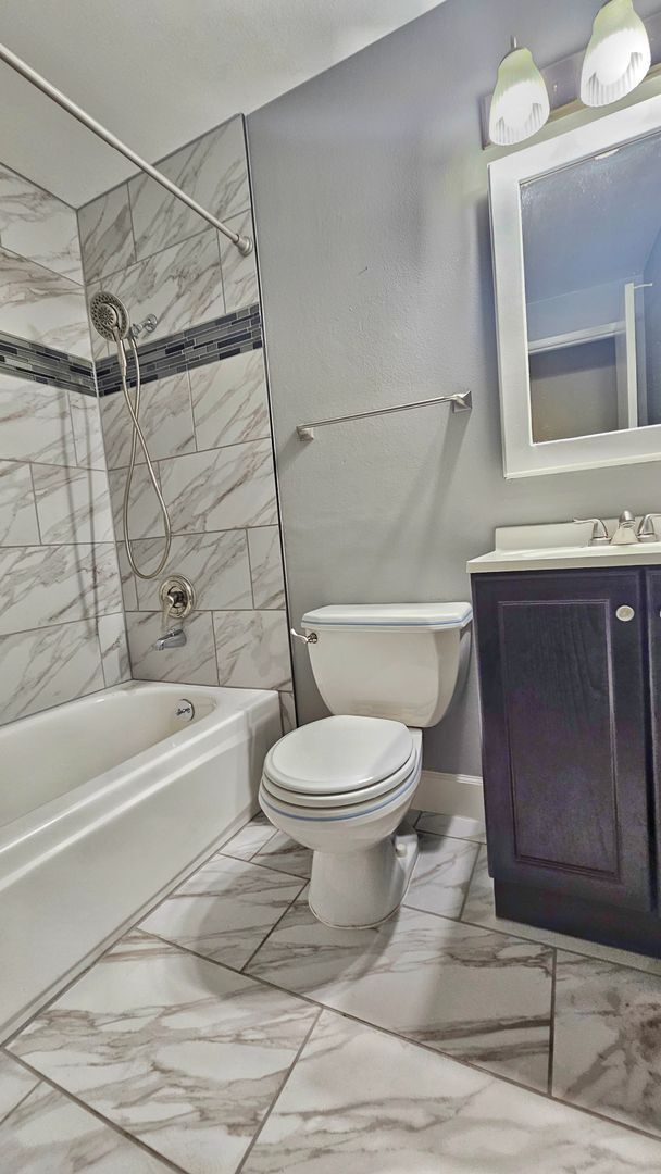 Building Photo - Charming 4 Bed 2 Bath Rambler with Office/Den in Benson Hilll, Renton WA.