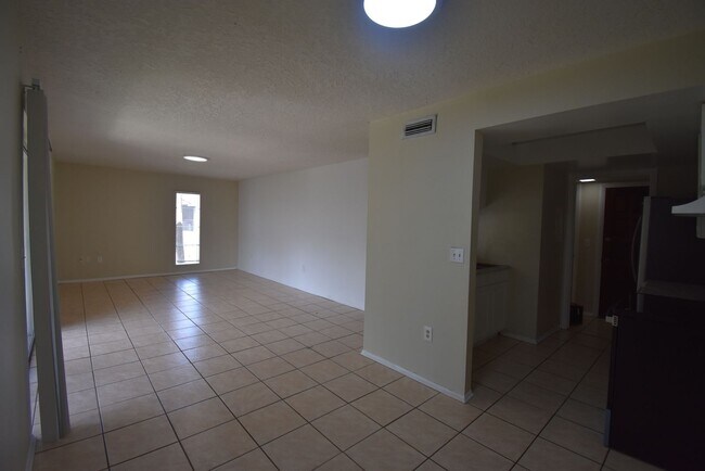 Building Photo - 2 Bed/2 Bath, 2nd Floor Condo at Marbeya C...