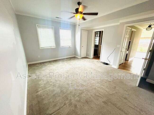 Building Photo - 16 Pioneer Ln