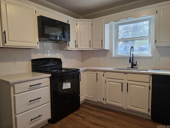 Building Photo - 109 S Longfield Ave