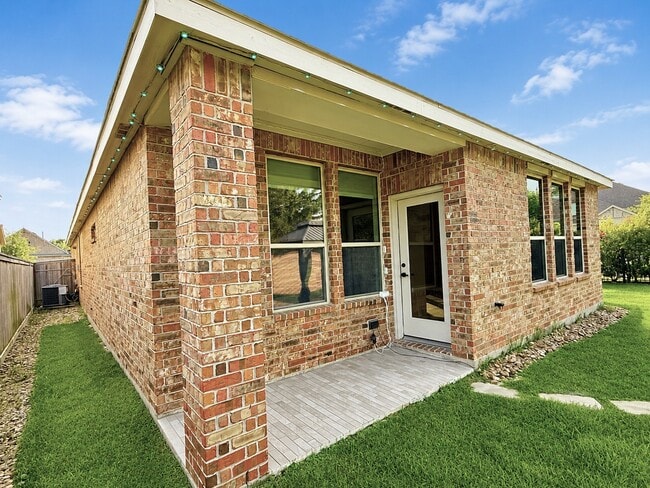 Building Photo - 15230 Stuart Bat Cave Ln