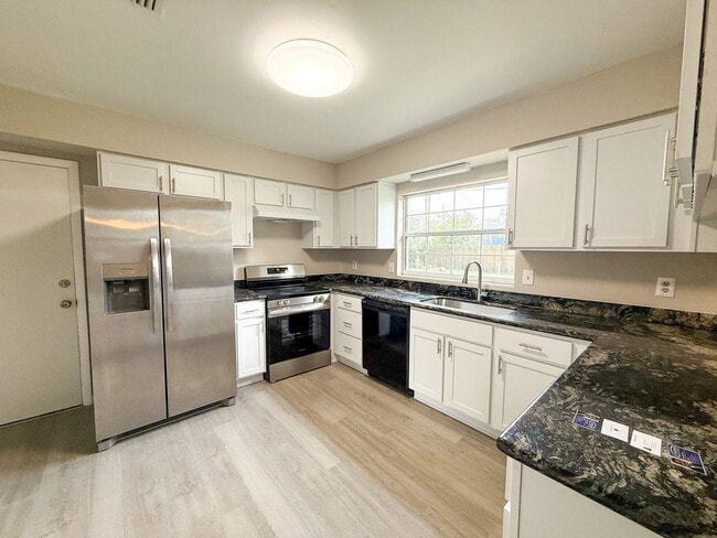 Building Photo - 3331 NW 27th Ave