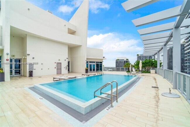 Building Photo - 1100S S Miami Ave