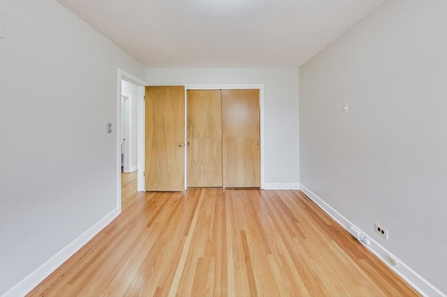 Building Photo - 6210 N Harding Ave