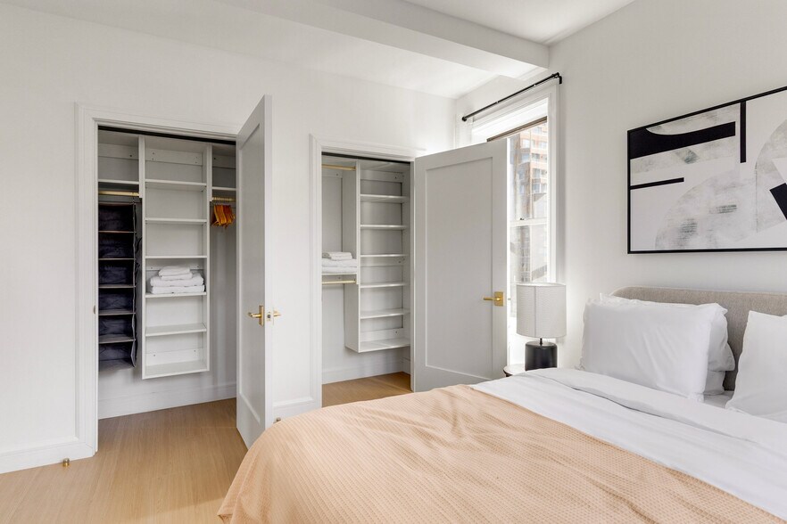 Building Photo - 244 W 72nd St