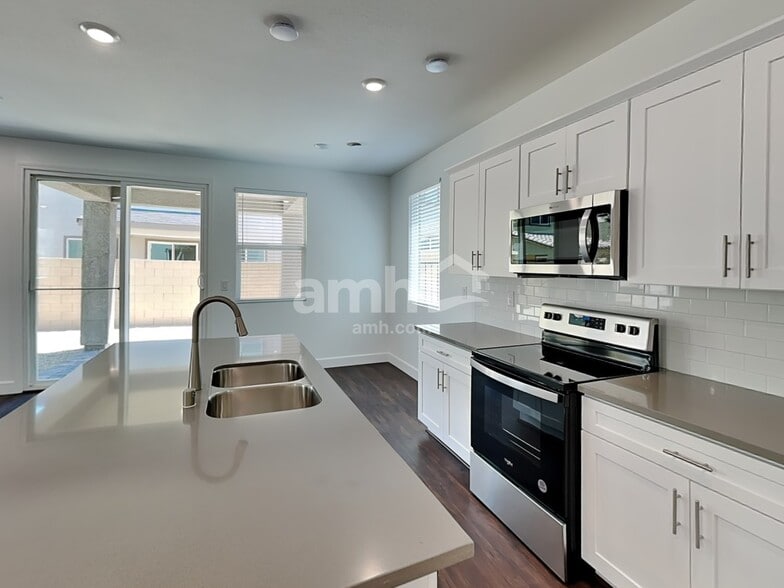 Building Photo - 8943 Carmine Cob Ave