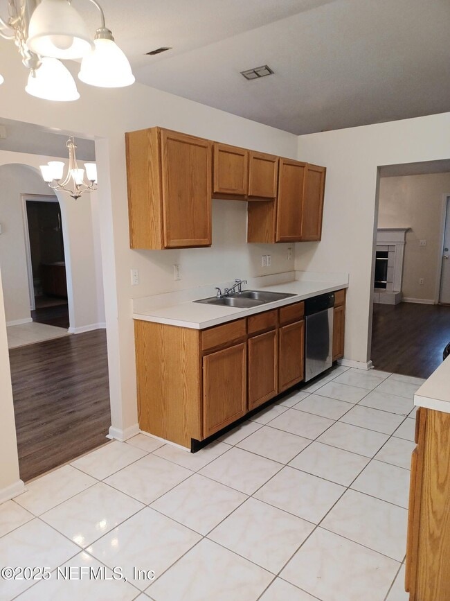 Building Photo - 608 Abbey Ct