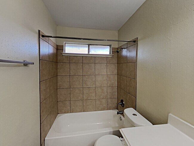 Building Photo - 15834 Fox Springs Dr