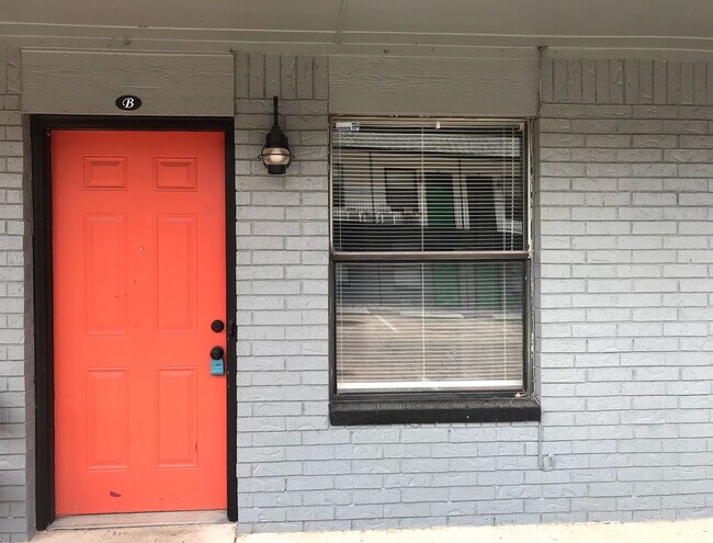 Building Photo - 3511 N Nesbitt Ave