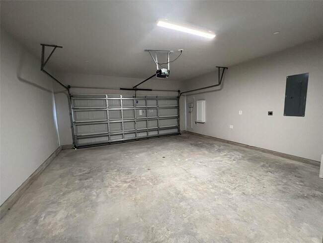 Building Photo - 313 N Centro Cir