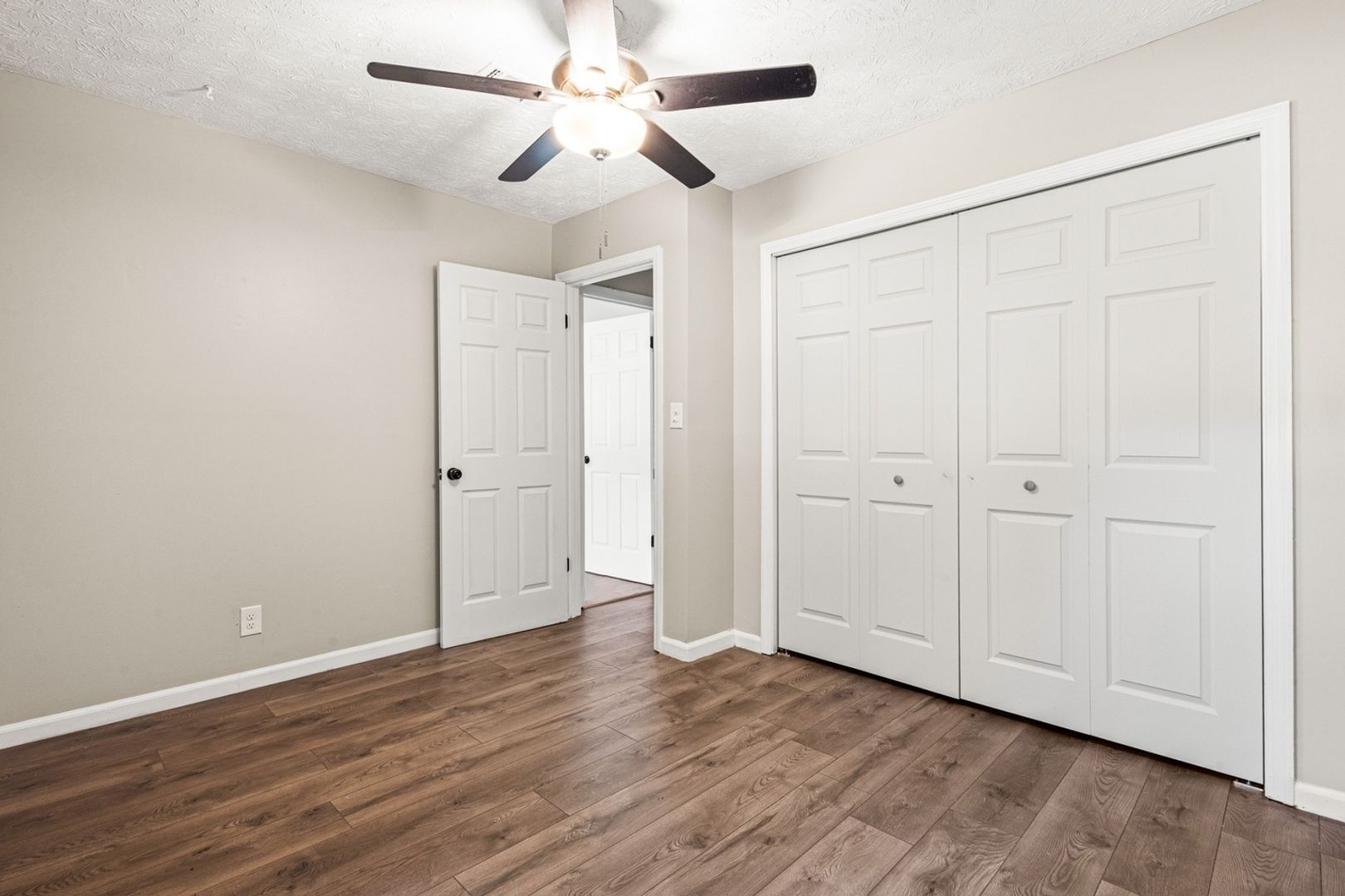 Building Photo - 8586 Creekwood Way
