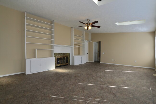 Building Photo - 2750 Mockingbird Lane