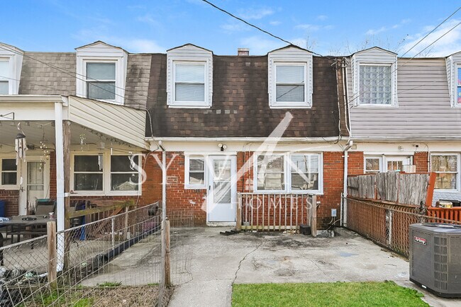 Building Photo - Lovely 3 level townhome in Essex!