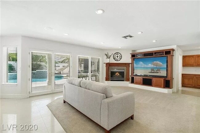 Building Photo - 7777 Willow Cove Cir