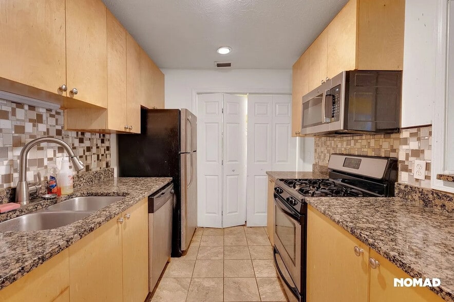 Building Photo - Room in Condo on Gettysburg Pl