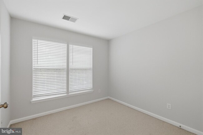 Building Photo - 45570 Trestle Terrace