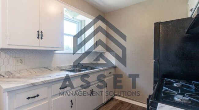 Building Photo - 4 Bedroom Available for Lease & Rent to Own!