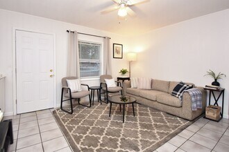 Building Photo - 2BR/1BA Duplex in Ridgeview