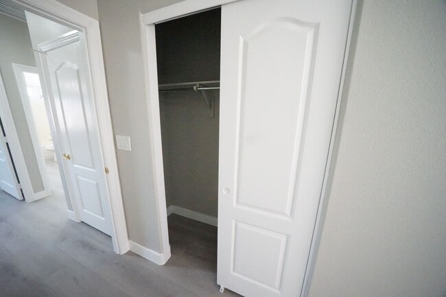 Building Photo - SHOWINGS AVAILABLE NOW